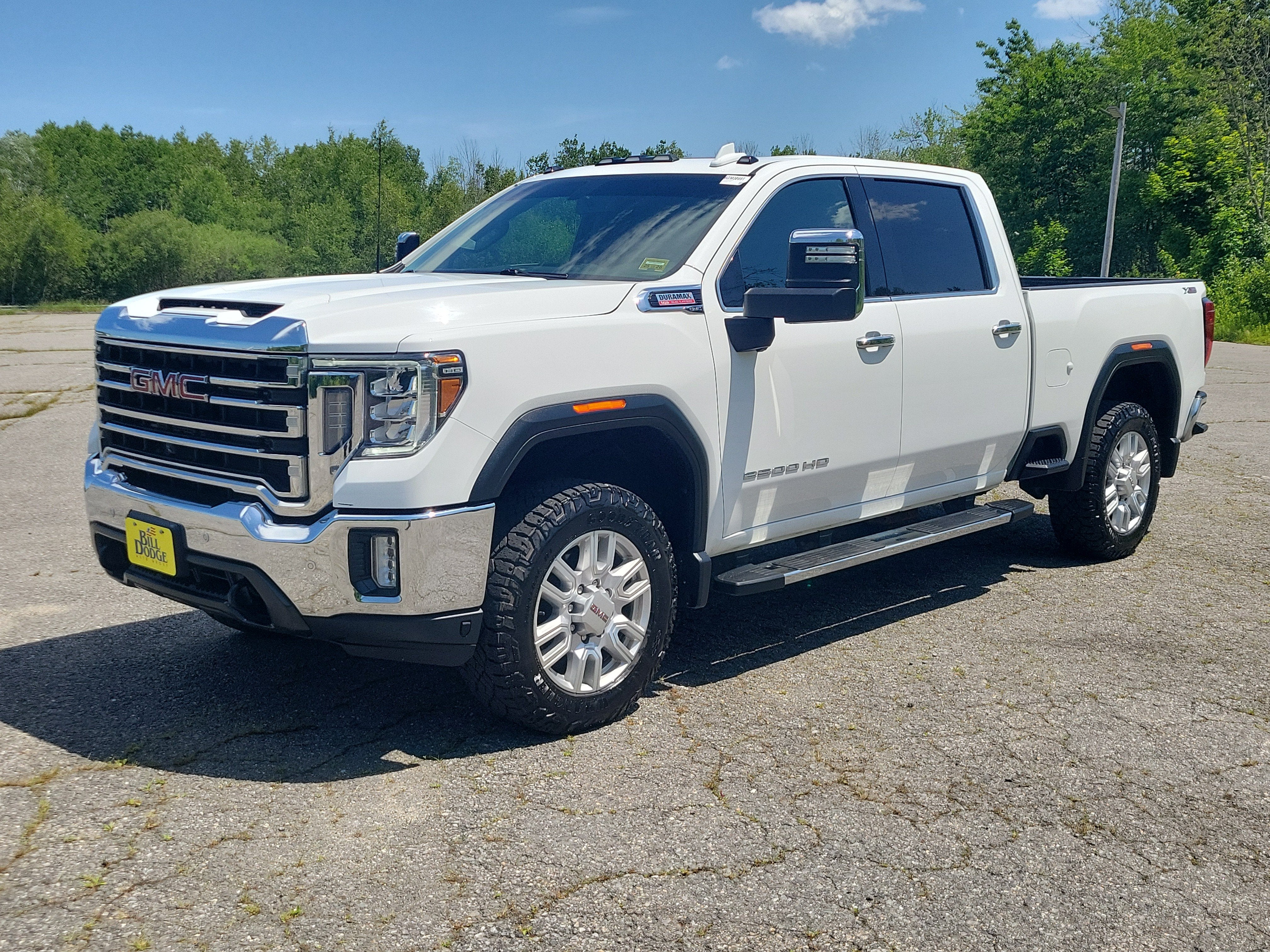 2021 GMC Sierra 2500 HD SLT in Summit White — front three-quarter view
