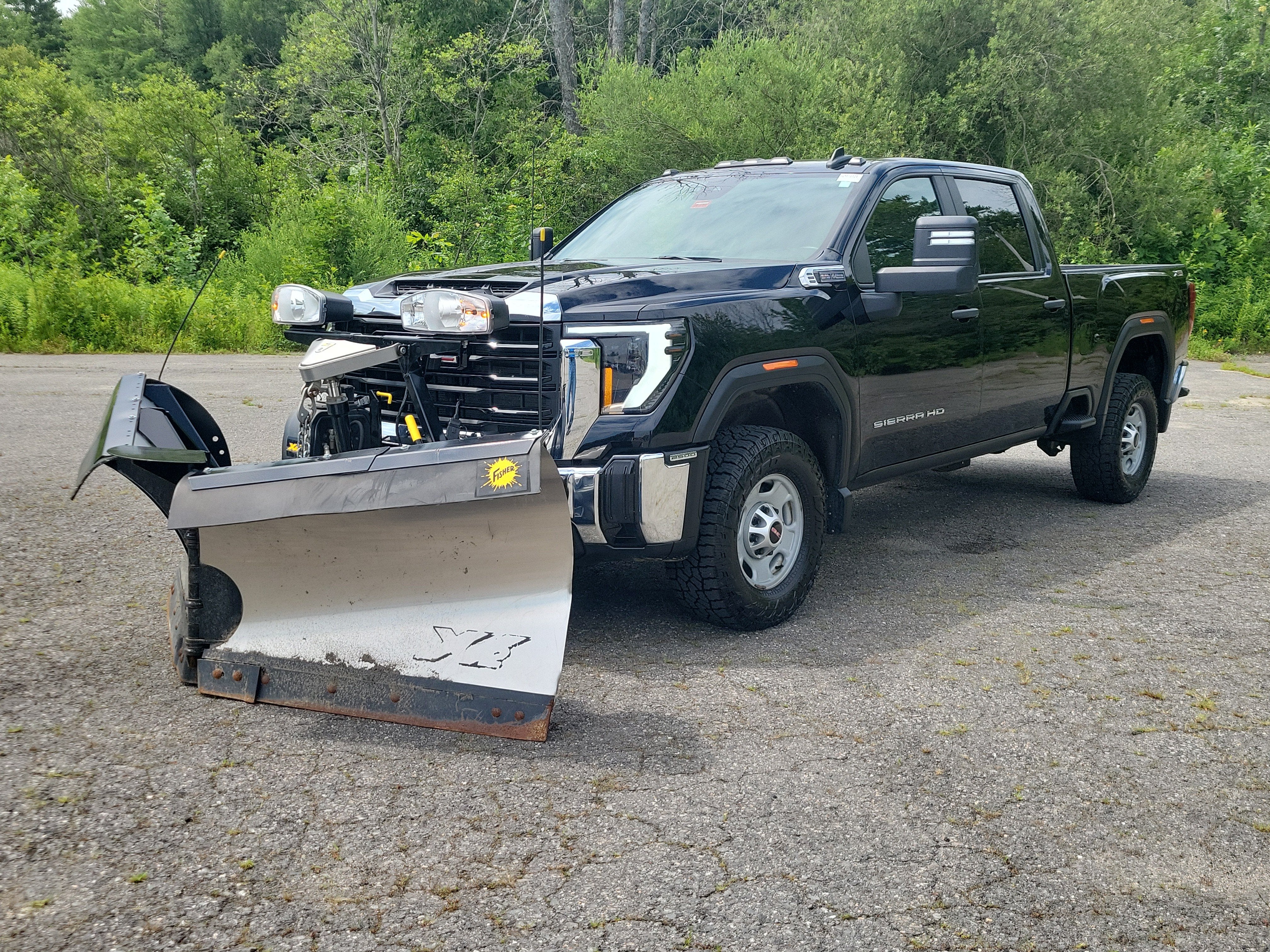 2025 GMC Sierra 2500 HD Pro in Onyx Black — front three-quarter view