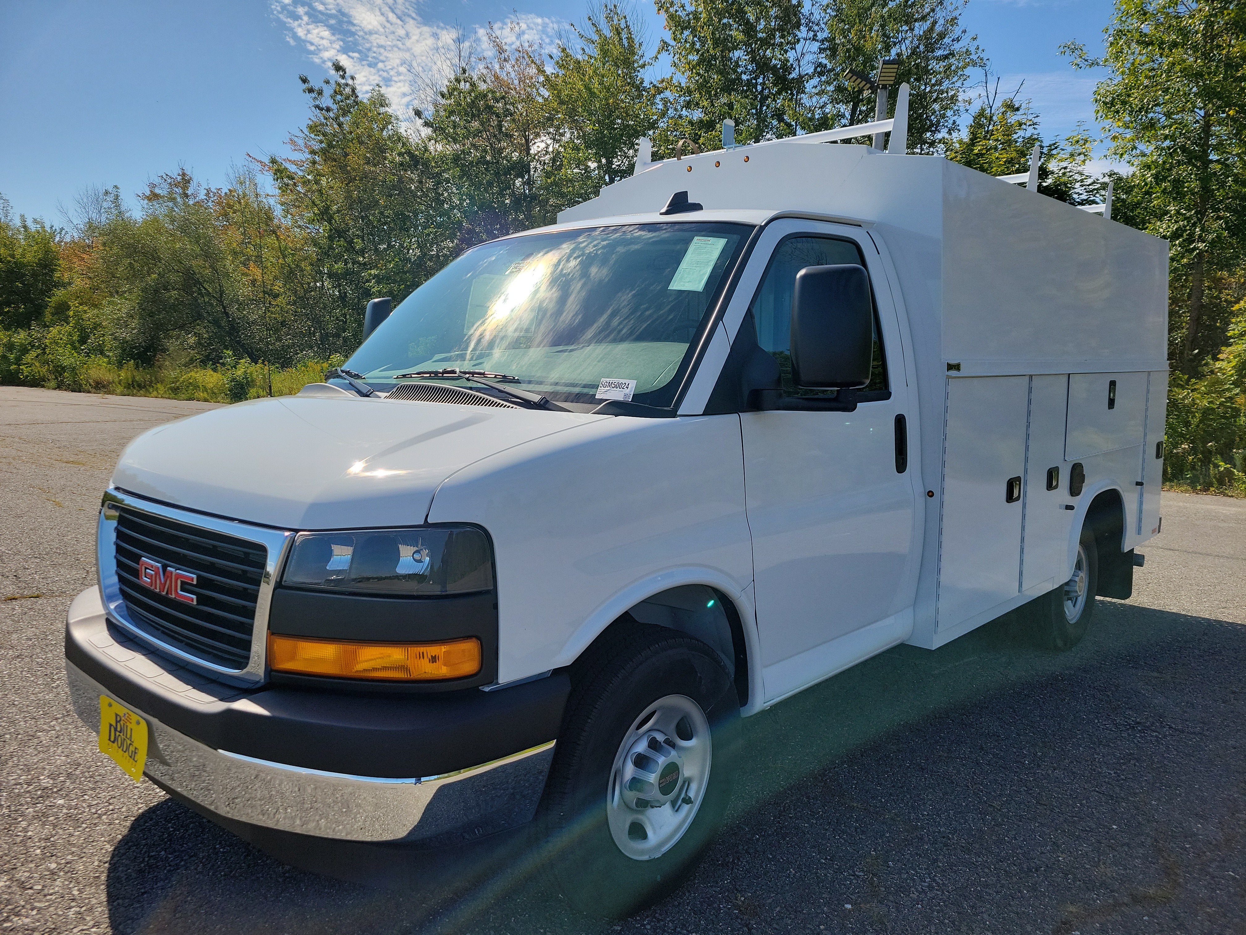 2025 GMC Savana Cutaway 3500 1WT in Summit White — front three-quarter view